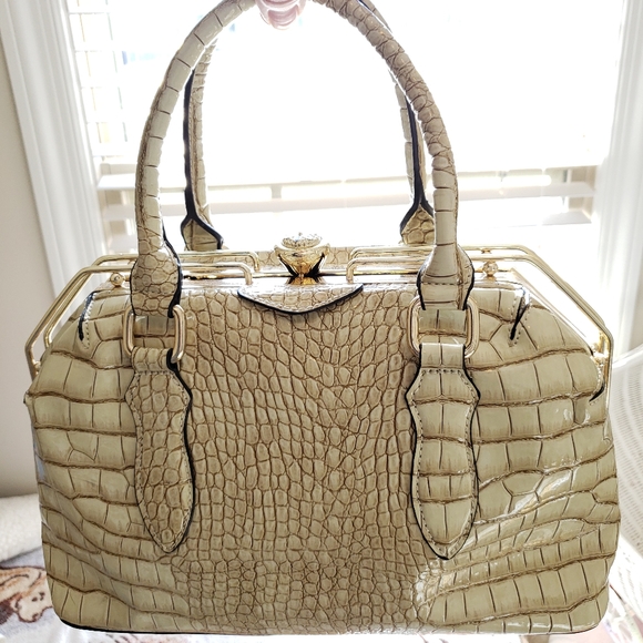 Handbags - Purse, Alligator cream